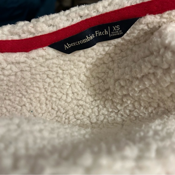 Abercrombie & Fitch XS Sherpa buffalo plaid
open shacket in great condition. - Picture 2 of 4